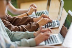 Amazon, Rəqibləri Keçmək Üçün AI Kodlaşdırma Aləti Olan Kiro Pro+-u Startaplara Bir İlliyə Pulsuz Edir Xəbər şəkili