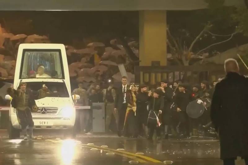 Roma Papası XIV Leo Türkiyə səfərindən sonra Livana getdi: Beyrutda möhtəşəm qarşılama Xəbər şəkili