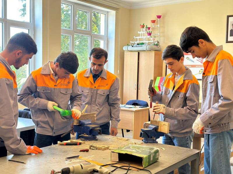 Azərbaycanda 9000-dən çox şagird peşə yönümlü təhsilə cəlb olunub (FOTO)