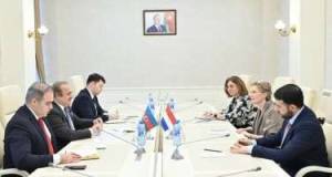 Rafael Hüseynov Marianna de Yonq ilə görüşdü