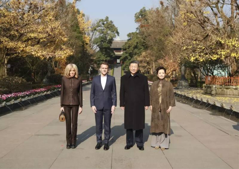 Şi Cinpinq və Emmanuel Makron Çendu şəhərində görüşdü