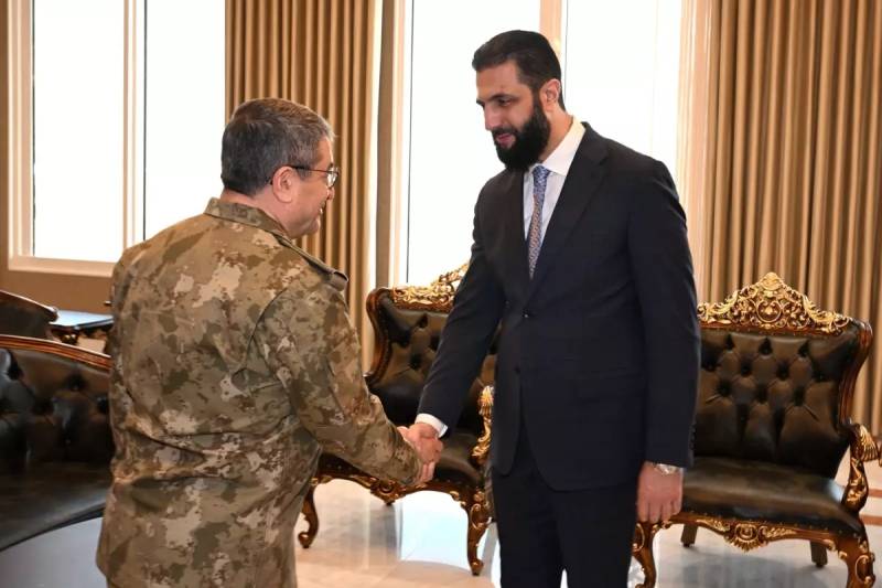 Türkiyə Baş Qərargah Rəisi Bayraktaroğlu Suriya Prezidenti Şara ilə Dəməşqdə Görüşüb