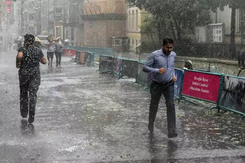 Türkiyənin 77 Əyaləti Üçün Güclü Yağış Xəbərdarlığı: İstanbulda Bazar Günü Leysan Gözlənilir Xəbər şəkili