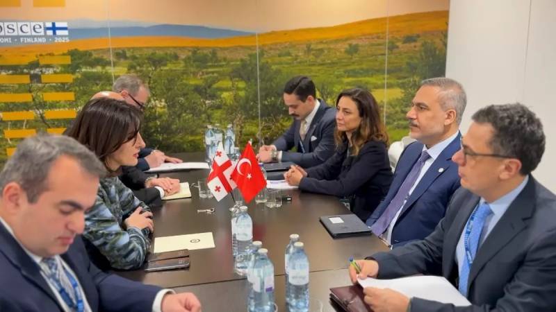 XİN rəhbəri Hakan Fidan Vyanada Gürcüstan naziri ilə görüşdü: Cənubi Qafqaz əməkdaşlığı müzakirə edildi