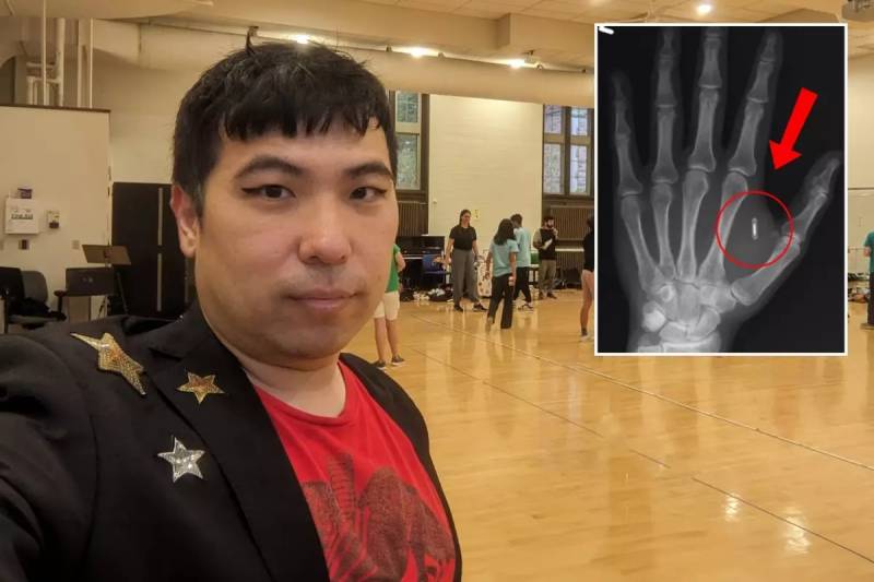 ABŞ sehrbazı əlindəki mikroçipin şifrəsini unutdu - Özünü "Sayberpank Distopiyası"nda hiss edir Xəbər şəkili