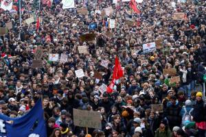 Almaniyada minlərlə məktəbli yeni hərbi xidmət qanununa etiraz edib Xəbər şəkili