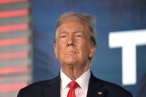 Tramp İsraili Suriya hakimiyyəti ilə dialoqu davam etdirməyə çağırıb Xəbər şəkili