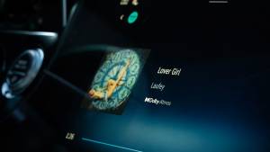 Mercedes-Benz 700.000-dən çox avtomobilinə MBUX 3.3 Yeniləməsini göndərir: Dolby Atmos və Mobil Ofis İmkanları