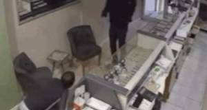 Qızıl mağazasından 170 bilərzik oğurladı - FOTO Xəbər şəkili