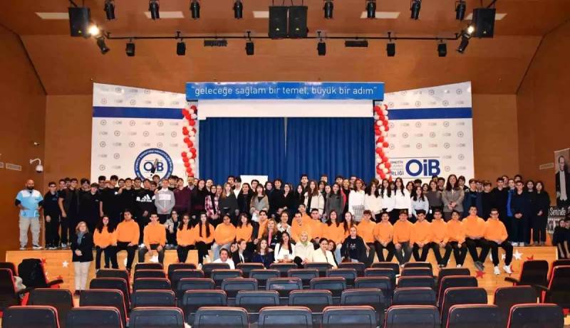 Yeşim Qrup Beynəlxalq Könüllülər Günündə "Öncə İnsan" Sammiti Keçirdi: Təhsildə İctimai Məsuliyyət