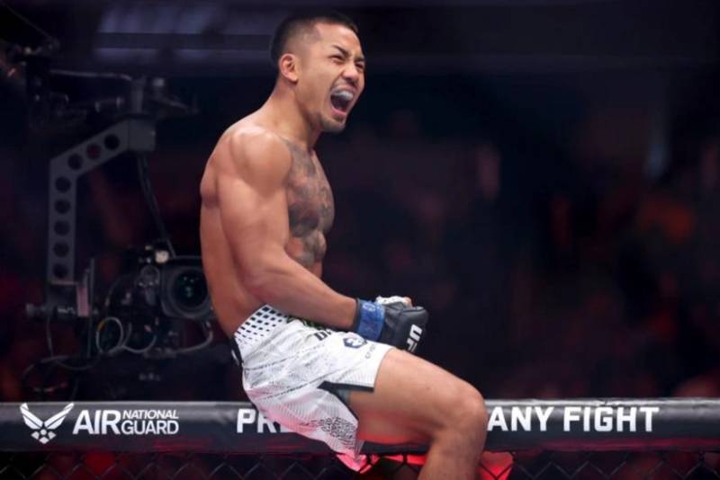 Coşua Van XXI əsrdə doğulan ilk UFC çempionu kimi tarixə düşüb