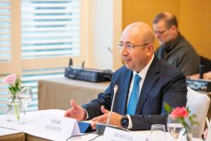 Anar Quliyev qlobal mənzil böhranının həllinə dair Azərbaycanın təcrübəsini bölüşüb Xəbər şəkili