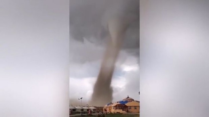 Tornado onlarla turistə xəsarət yetirdi - 