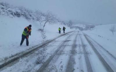 G&uuml;cl&uuml; qar İsmayıllıda elektrik enerjisinin verilişində problemlər yaradıb -  Xəbər şəkili