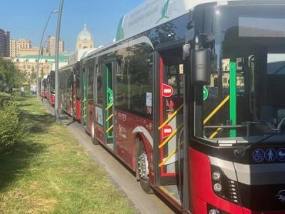 Metronun qarşısından hərəkət edəcək əlavə avtobuslar xəttə buraxılır Xəbər şəkili