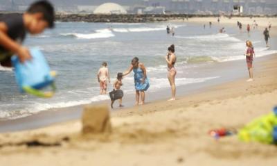 L.A. County reopens beach bike paths and allows indoor mall curbside pick-ups, car parades Xəbər şəkili